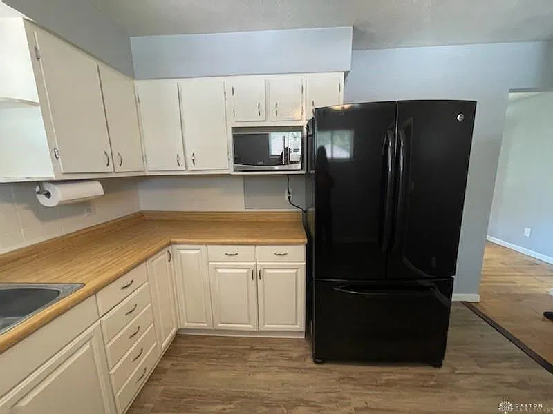 3 bed, 2.0 bath, 884 sqft, $1,350 — Photo 3