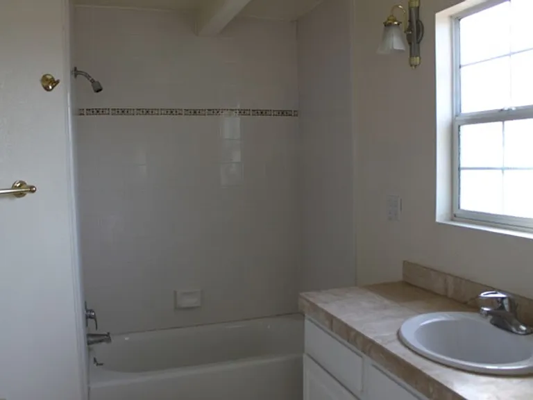 4527 Hollister Ave — Photo 10