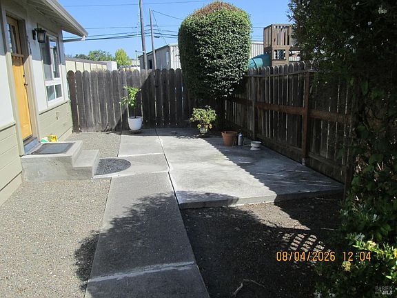 2nd image of 227 - 229 Decker Street