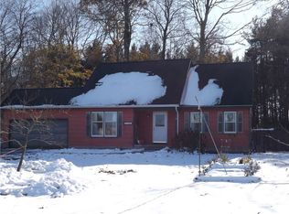 1381 Brookedge Dr, Hamlin, NY 14464