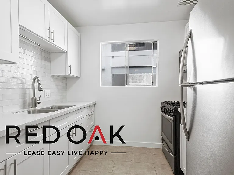 1437 S Sherbourne Dr #5 — Photo 2