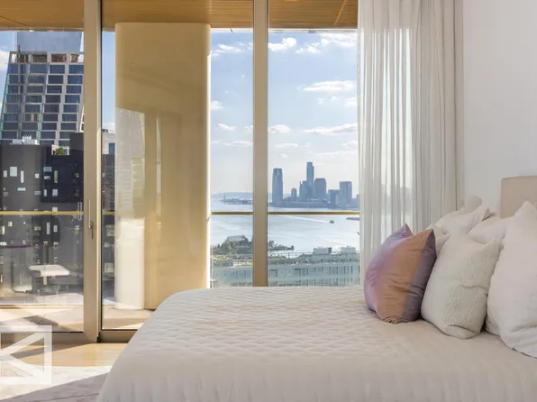 551 West 21st Street image 22 of 31