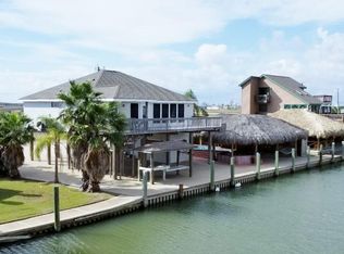 30 Tarpon Ln, Freeport, TX 77541