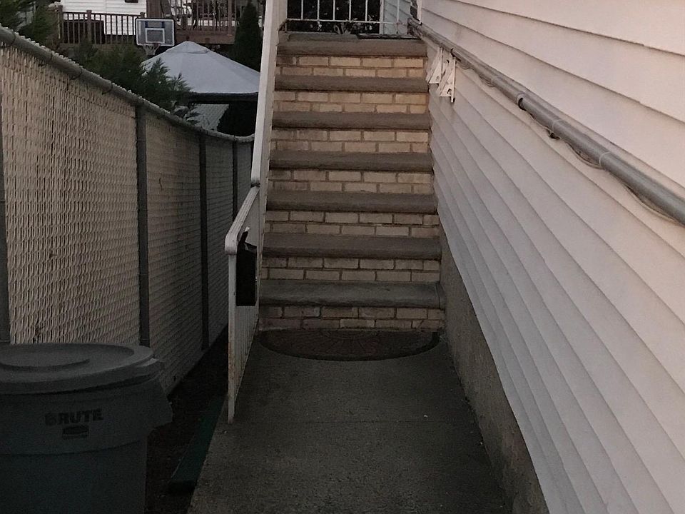 1st image of 33 Lion St