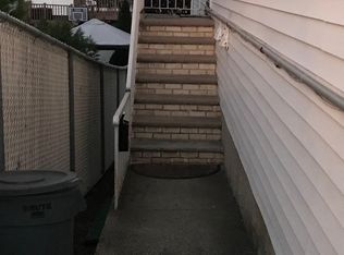 33 Lion St, Staten Island, NY 10307