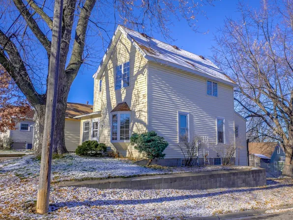 300 7th St NW, New Brighton, MN 55112