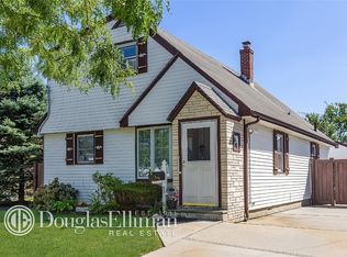 52 Lee Ave, Babylon, NY 11702