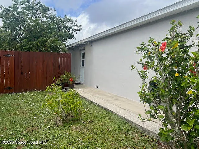 1 bed, 1.0 bath, 500 sqft, $1,050 — Photo 2