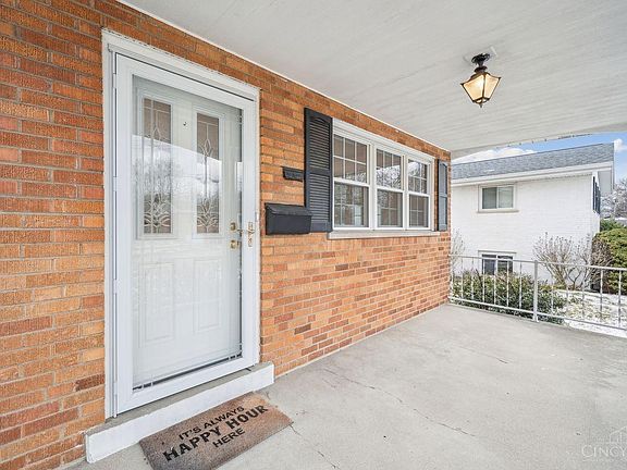 5th image of 5074 Grossepointe Ln