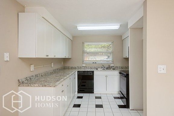 4th image of 4594 Brooksdale Dr