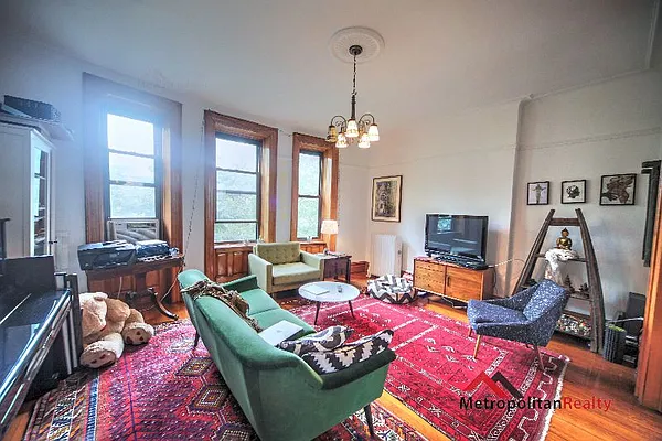 Rented by Metropolitan Realty | media 10