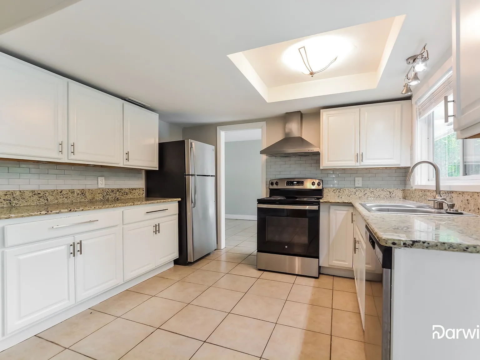 4 bed, 2.0 bath, 1759 sqft, $2,265 — Photo 2