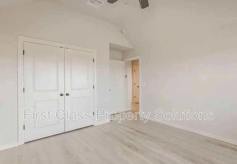 728 Harbor Town Dr — Photo 8