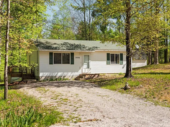 3936 Jeri Rd, Interlochen, MI 49643