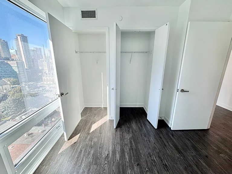 88 Queen St E #1210 — Photo 8