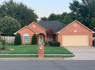1712 Richard Dr, Edmond, OK 73003