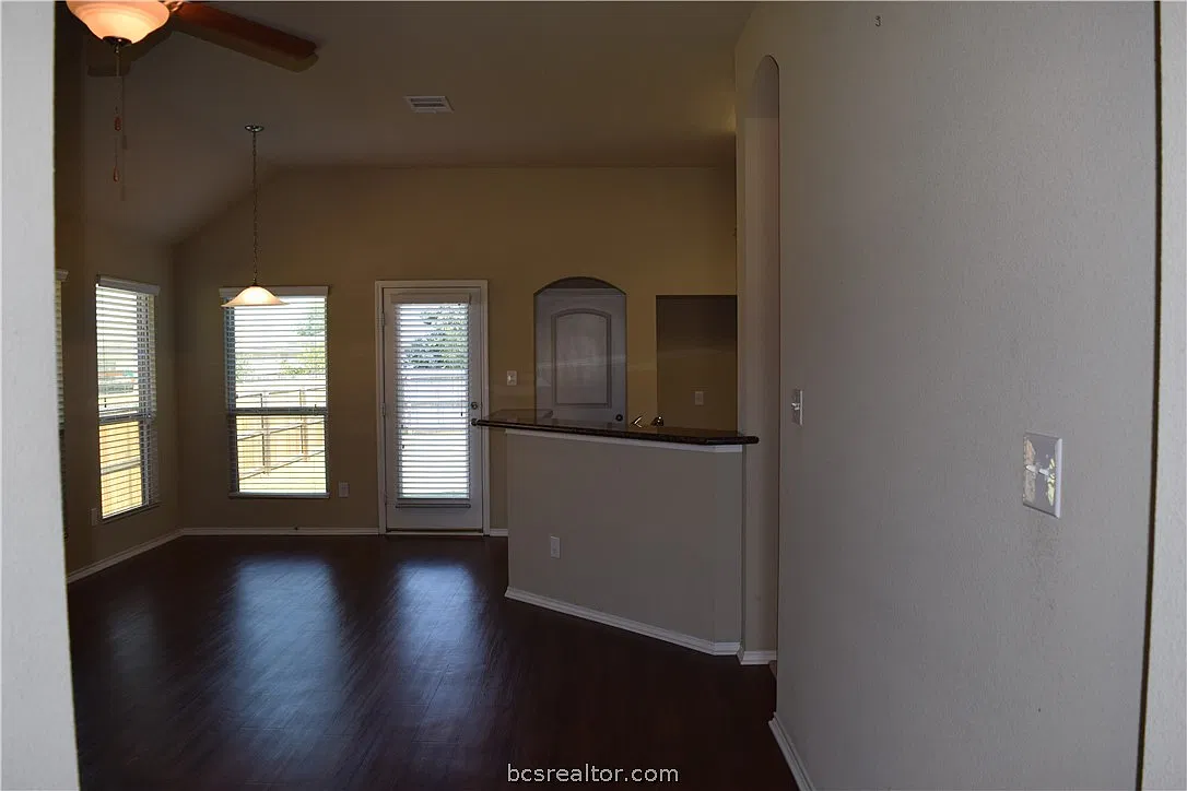 3 bed, 1353 sqft, $1,850 — Photo 4