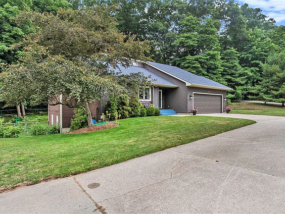 2nd image of 12695 Lakeshore Dr