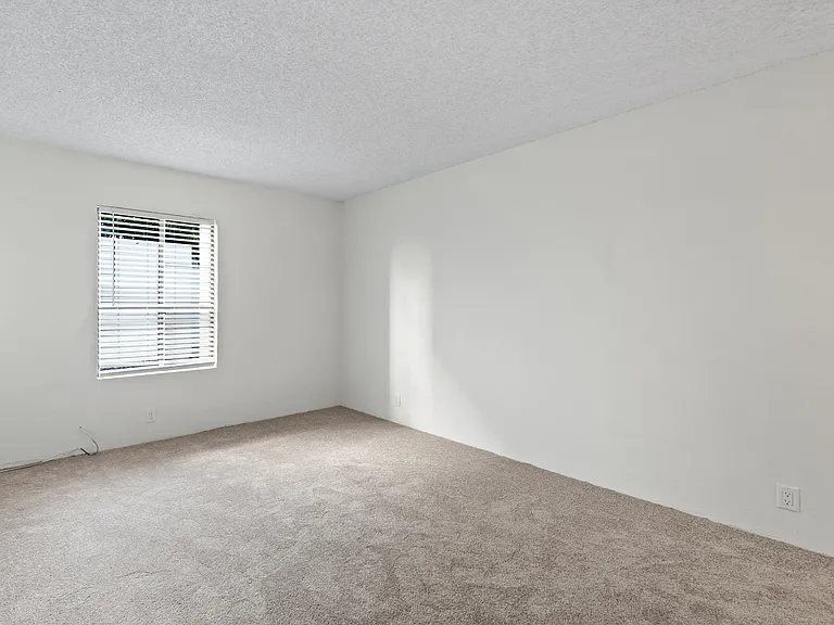 500 Glenwood Cir #411 — Photo 17