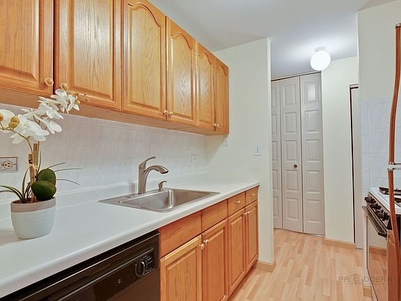 5th image of 3 Oak Creek Dr APT 3409