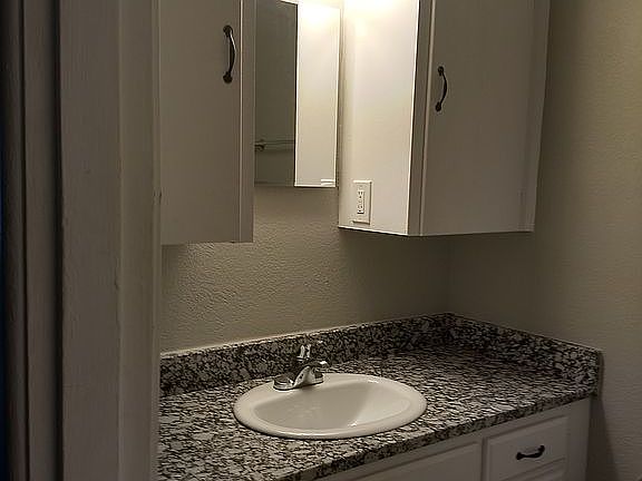 5th image of 1813 Garden Oaks Dr