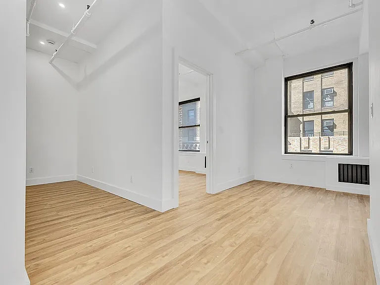 248 W 35th St #1003 — Photo 3
