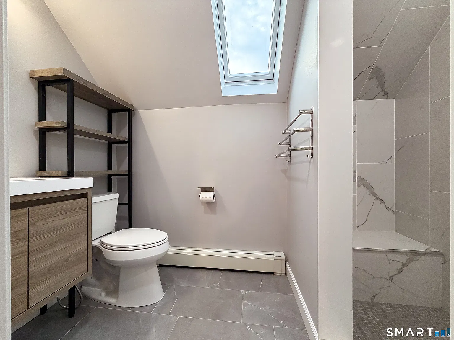 2 bed, 1.0 bath, 3060 sqft, $2,500 — Photo 2