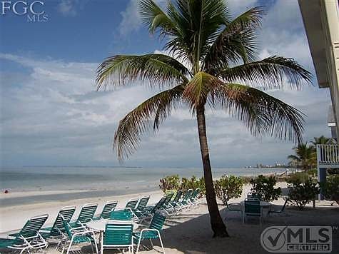 Bahama Beach Club Loungers for your use on the Beach