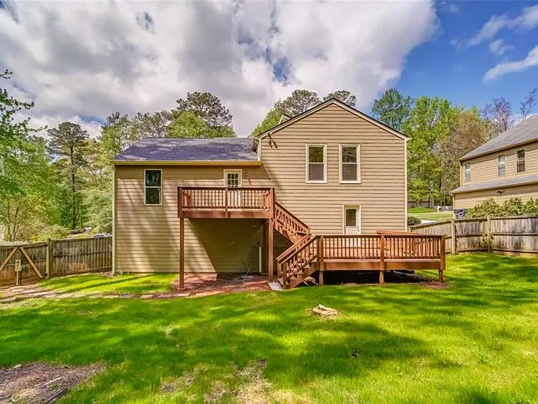 2218 Woodfern Dr — Photo 5