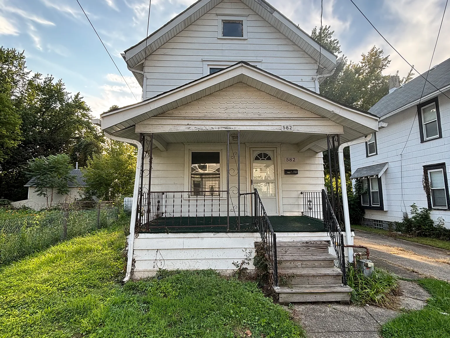 3 bed, 1.5 bath, 936 sqft, $1,250 — Photo 1