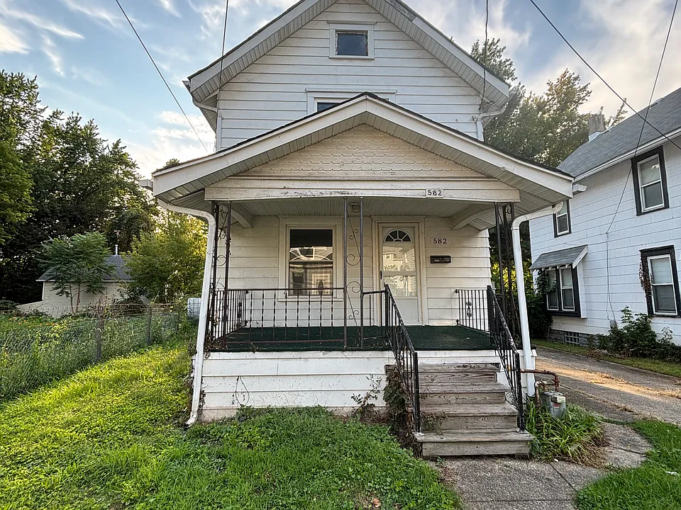 582 Robinette Ct