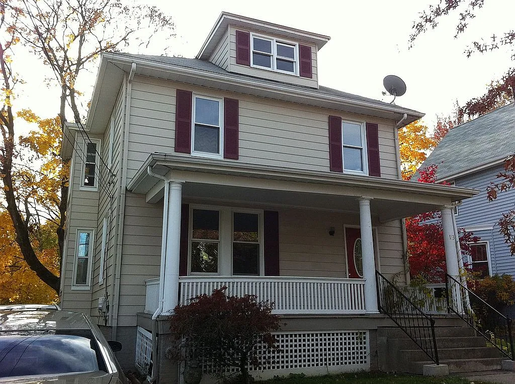 113 Clinton Ave photo 1