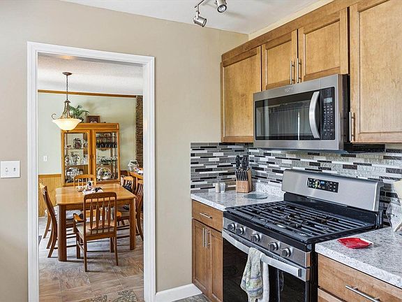 3rd image of 9452 Fair Ln