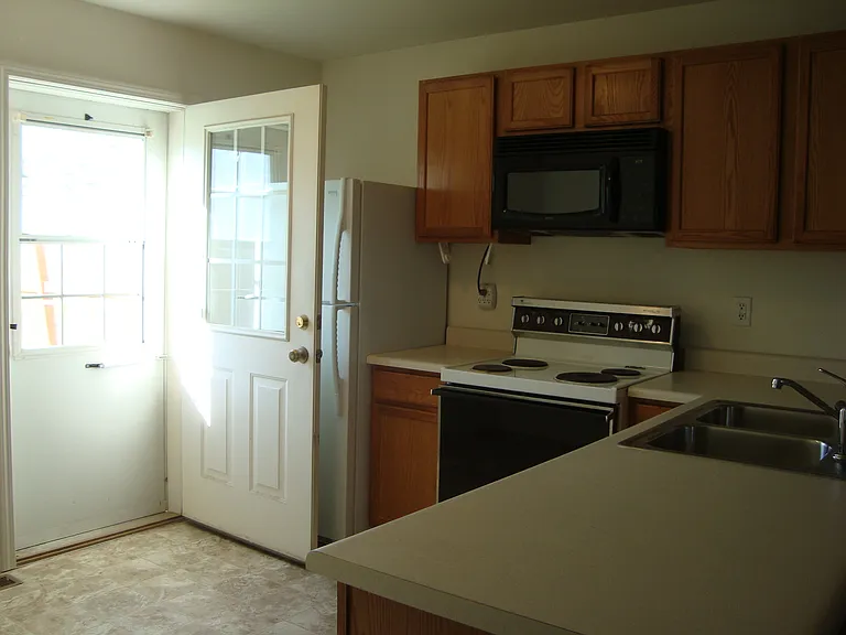 1220 White Water Ave #1 — Photo 4