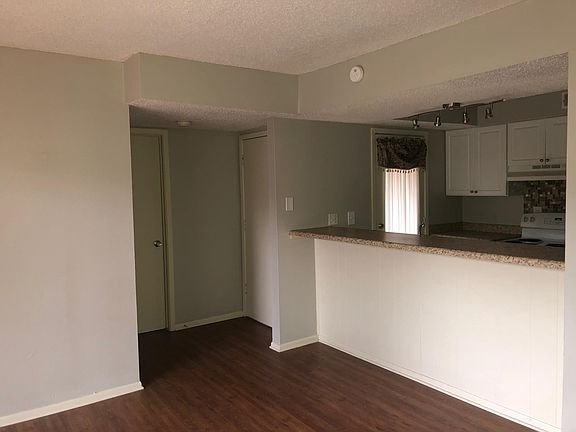 Spacious living area upon entrance