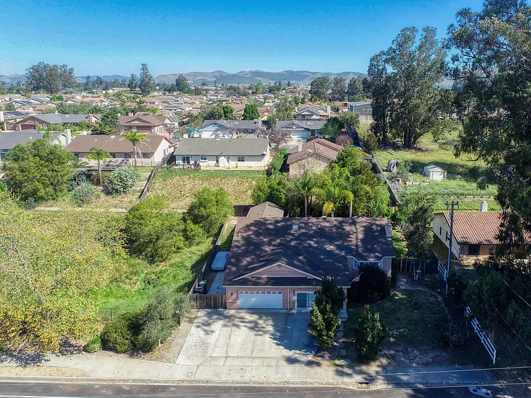 245 Hazel Ln — Photo 43