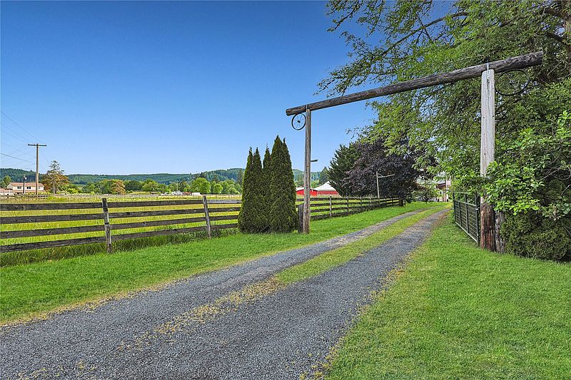 4th image of 447 Boistfort Road