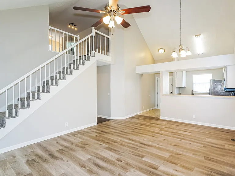 1502 Cedardale Rd — Photo 5