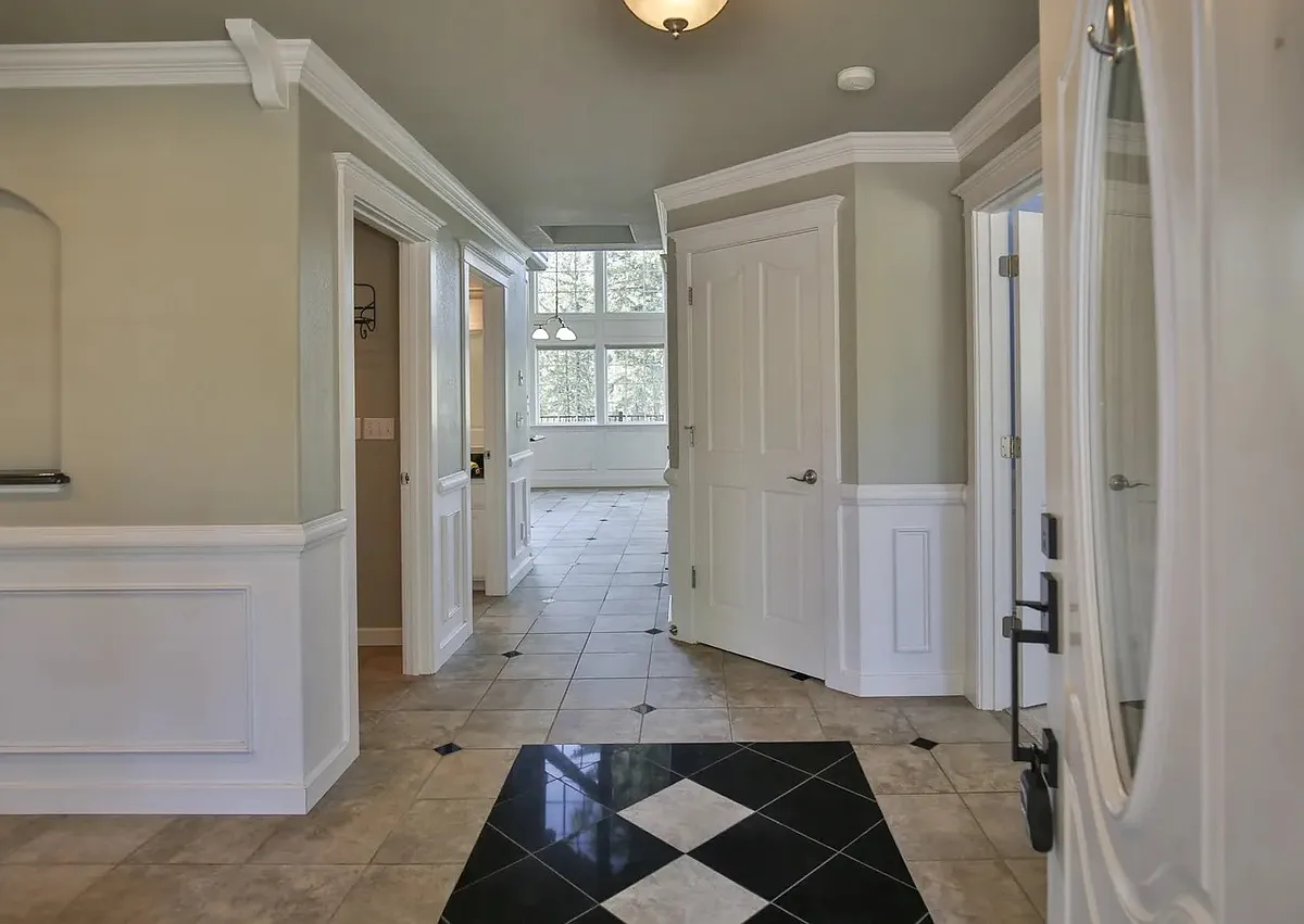Entry way - Capstone Ct