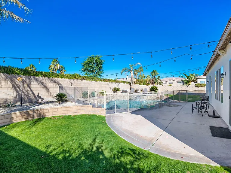43560 Parkway Esplanade W — Photo 26
