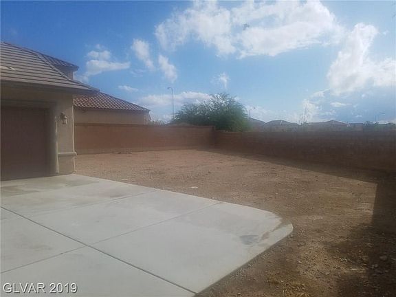 4th image of 2705 Slide Canyon Ave