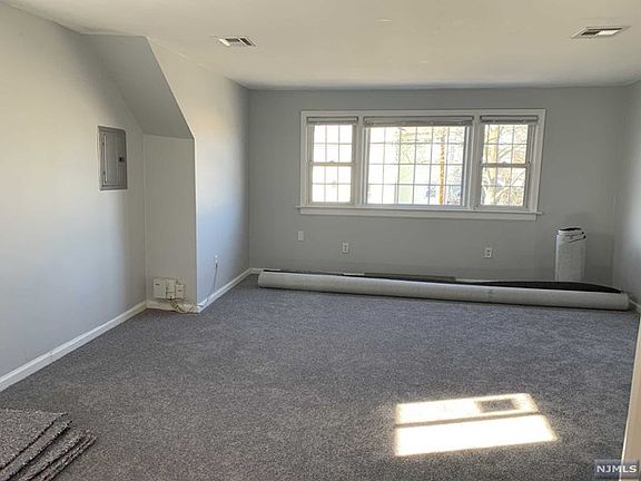 3rd image of 42 Summit Ave Floor 2