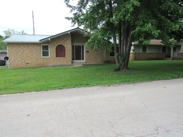 309 Cedar Dr, Clinton, IL 61727