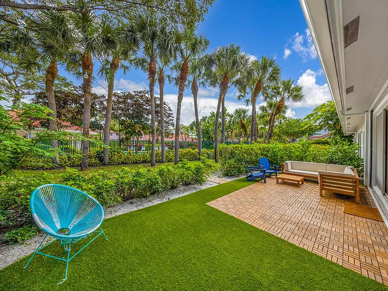 4117 W Palm Aire Dr #B2 — Photo 17
