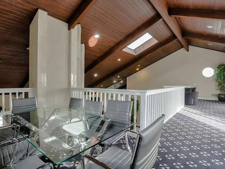 Sterling Sahara Apartments — Photo 7