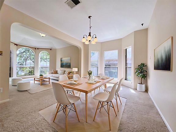 3rd image of 4723 Silverlake Dr