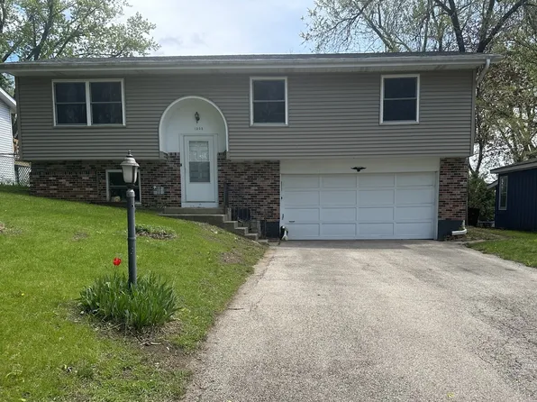 1308 Adams St, Lake In The Hills, IL 60156