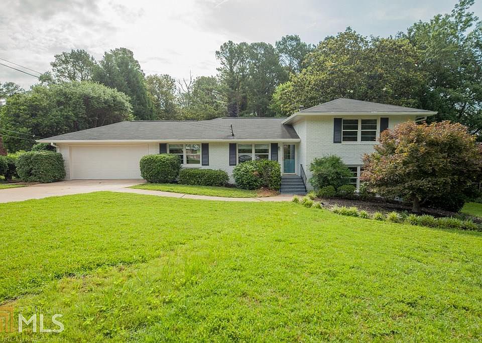 2nd image of 1965 Chesterfield Dr NE