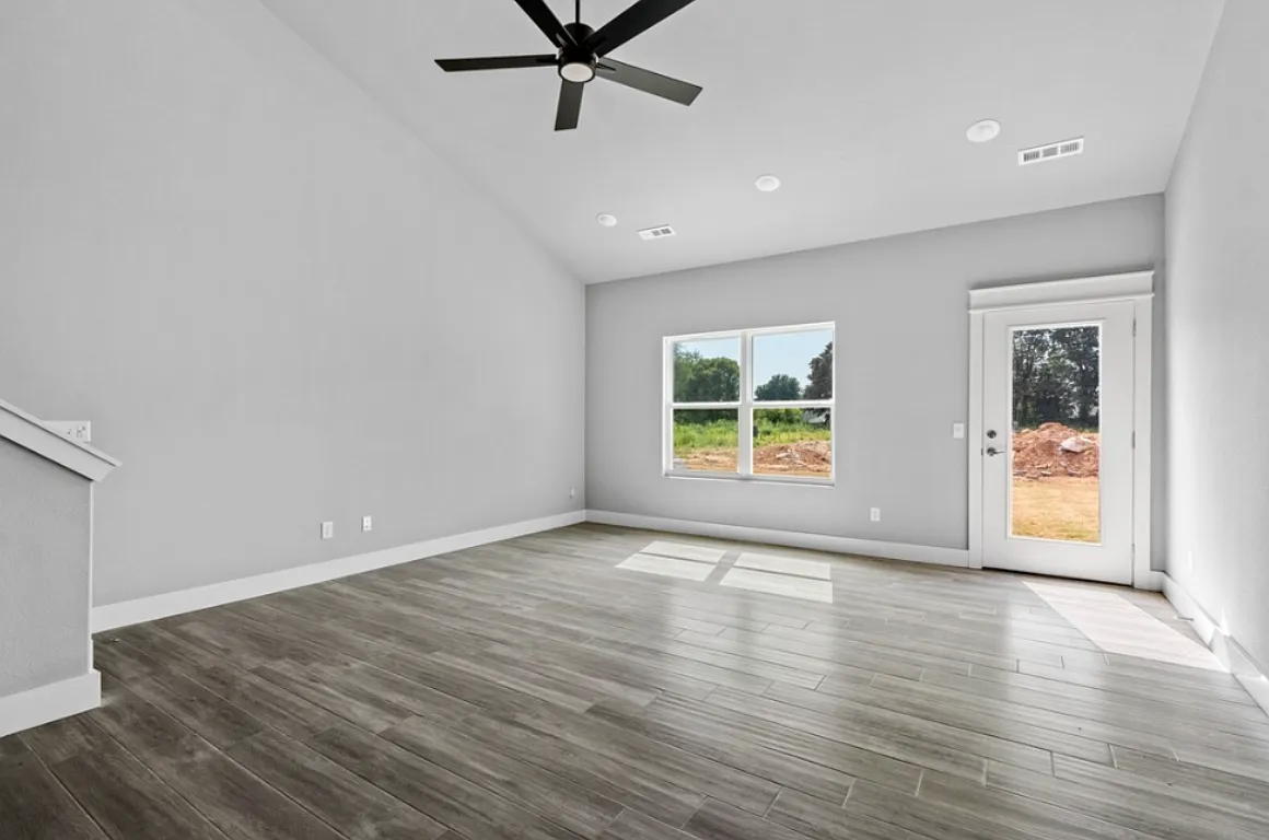 719 Sun Meadow Dr — Photo 3
