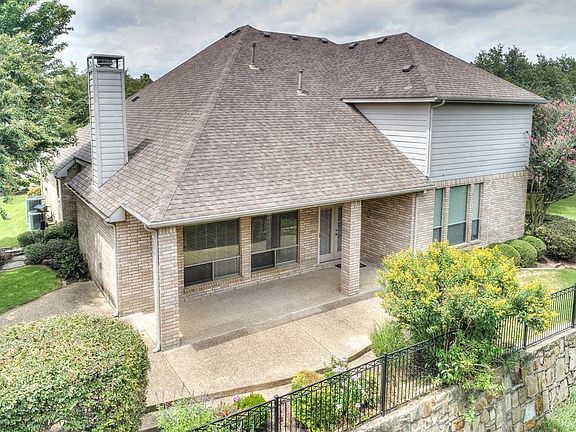 5th image of 601 Pelican Hills Dr